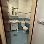 Modern Free Parking Near Center شقة