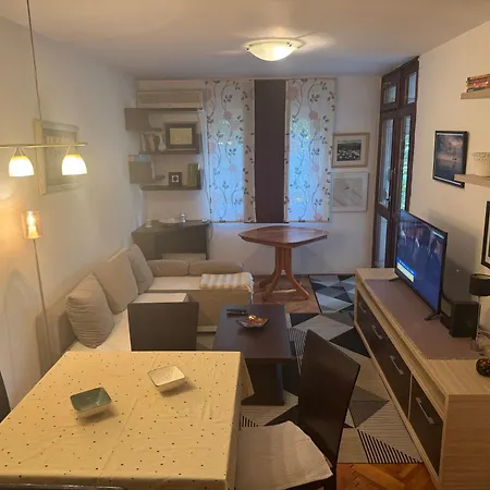 Apartment Modern Free Parking Near Center