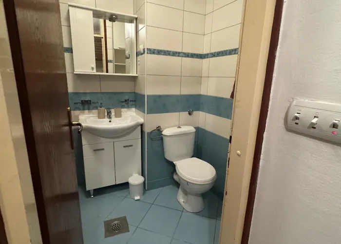 Modern Free Parking Near Center Daire