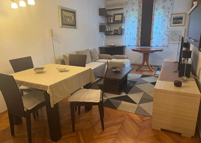 Modern Free Parking Near Center Podgoriçe